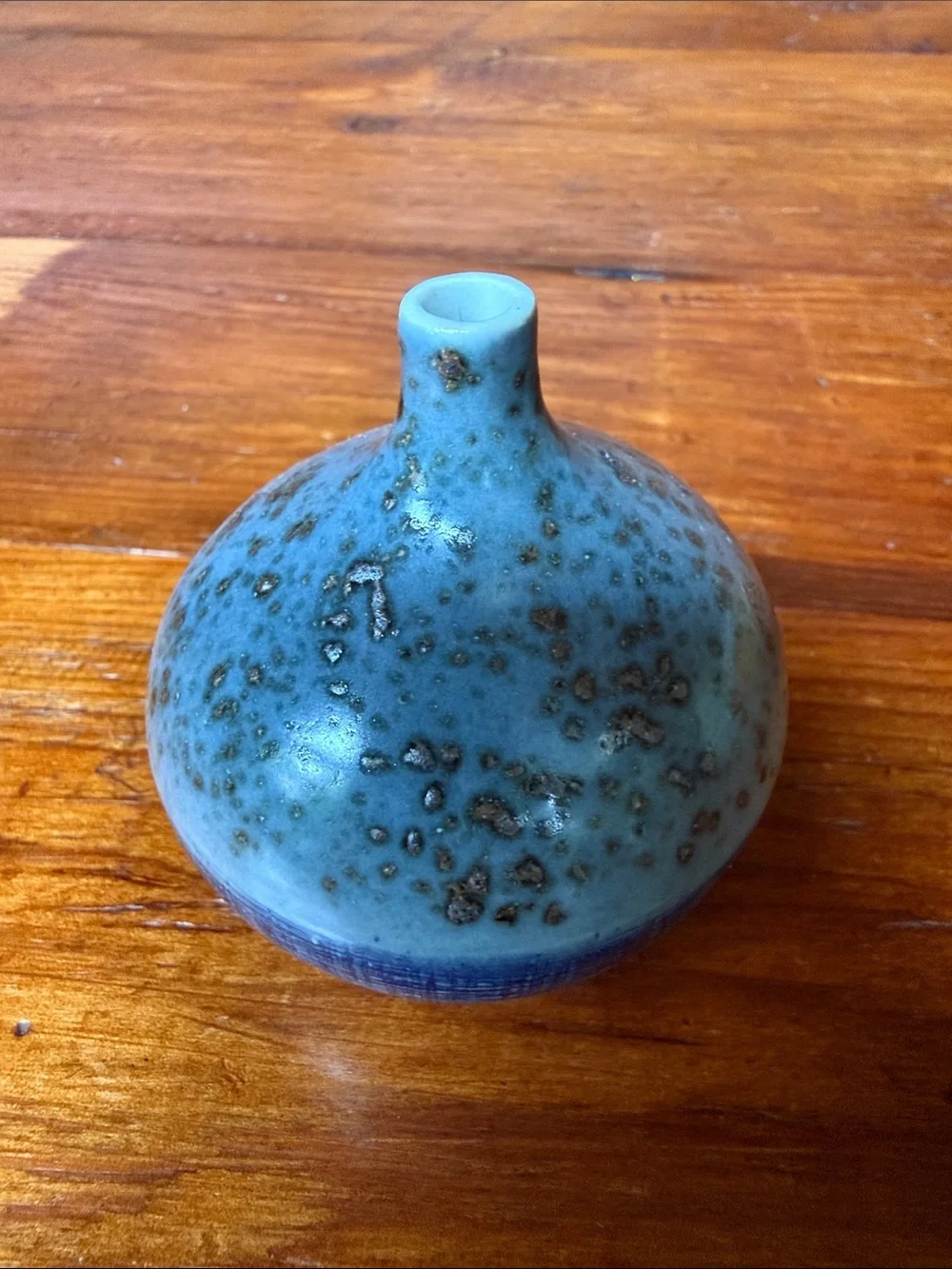 N/A small rounded